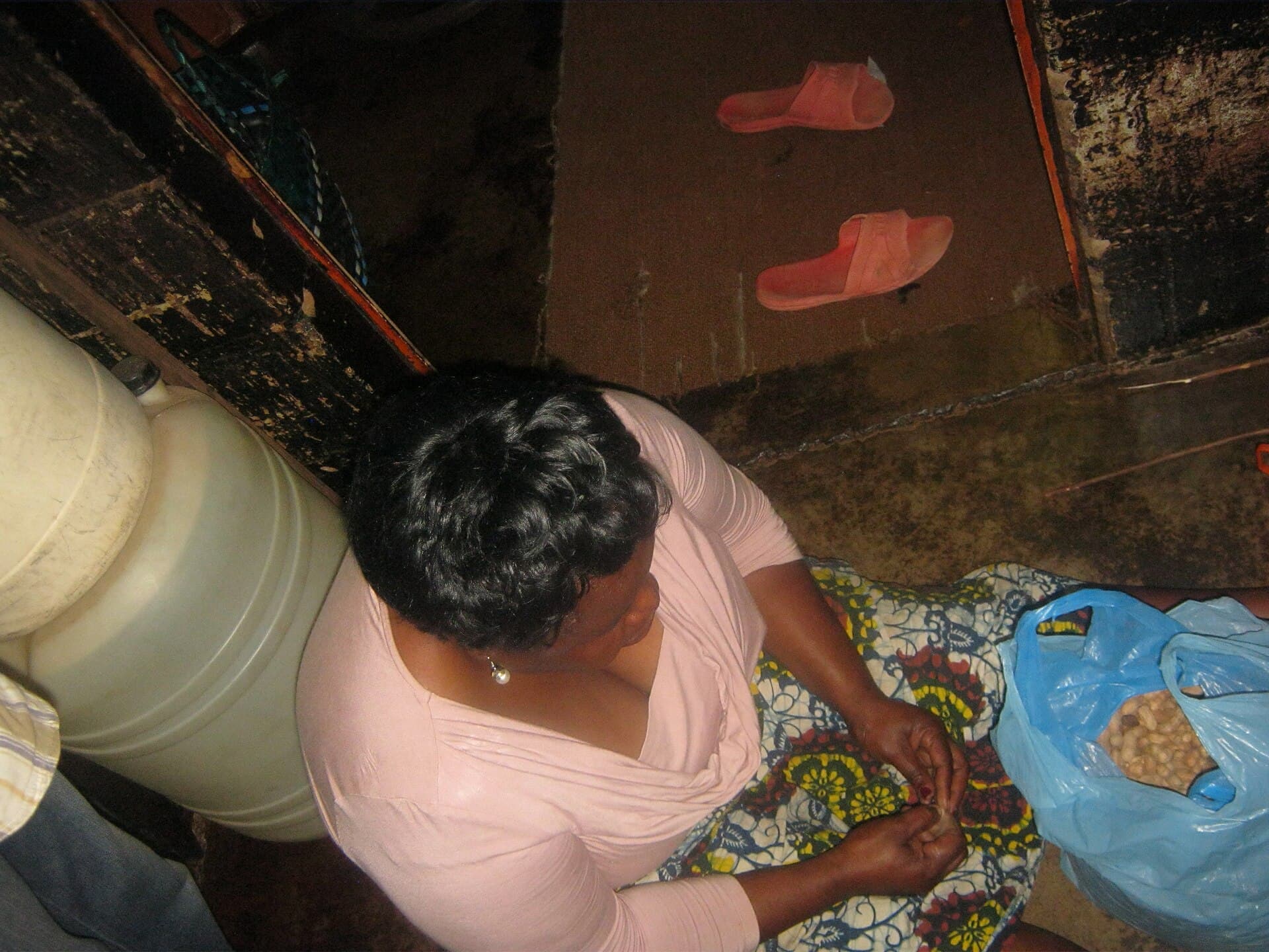 A woman at work in a small enterprise, Zimbabwe